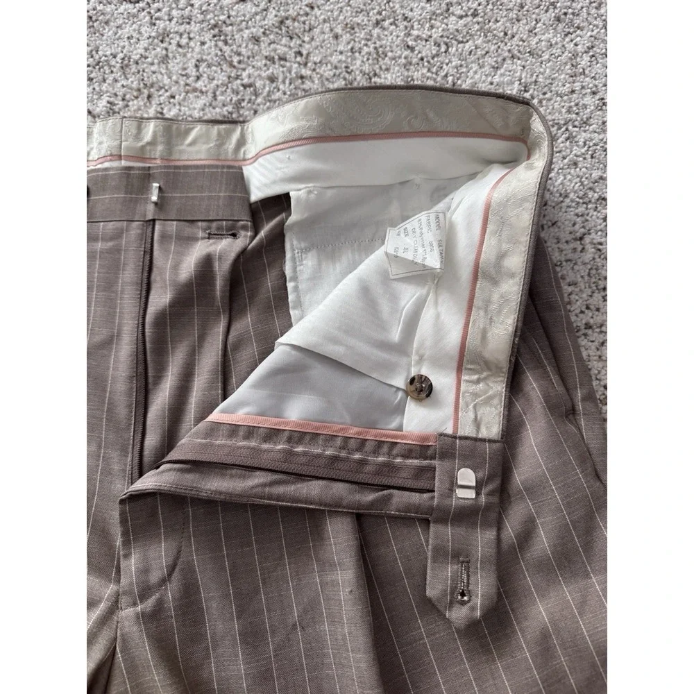 STEVE HARVEY CELEBRITY EDITION TAN/BROWN PINSTRIPE 2PC SUIT SIZE 44L/38L